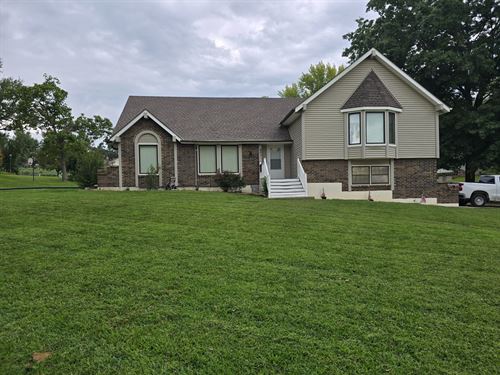 5Br Beautiful Home in Buchanan Coun : Saint Joseph : Buchanan County : Missouri