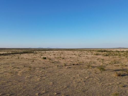 Impressive 10.5-Acre Parcel El Paso : Fort Hancock : Hudspeth County : Texas