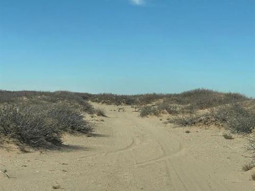 Striking 10.5-Acre Parcel El Paso : Fort Hancock : Hudspeth County : Texas