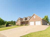 Stunning, Custom-Built, 6-Bed Home : Dexter : Stoddard County : Missouri