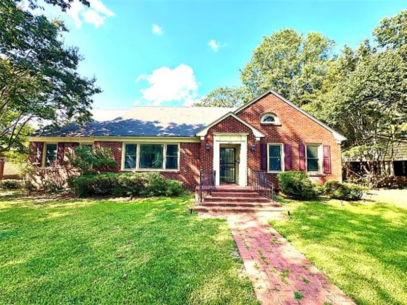 Home in Coahoma County At 621 Schoo : Clarksdale : Coahoma County : Mississippi
