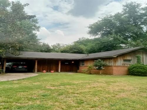 Home in Sunflower County at 130 Lee : Indianola : Sunflower County : Mississippi