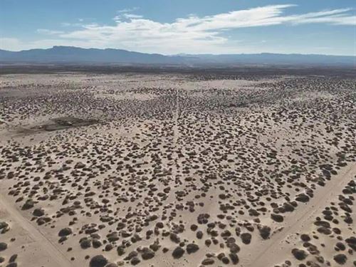 Outstanding 10.5-Acre Parcel El : Fort Hancock : Hudspeth County : Texas