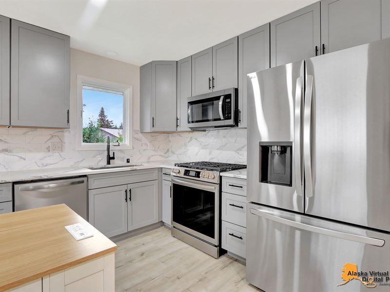 Location, Location and Views : Anchorage : Anchorage Borough : Alaska