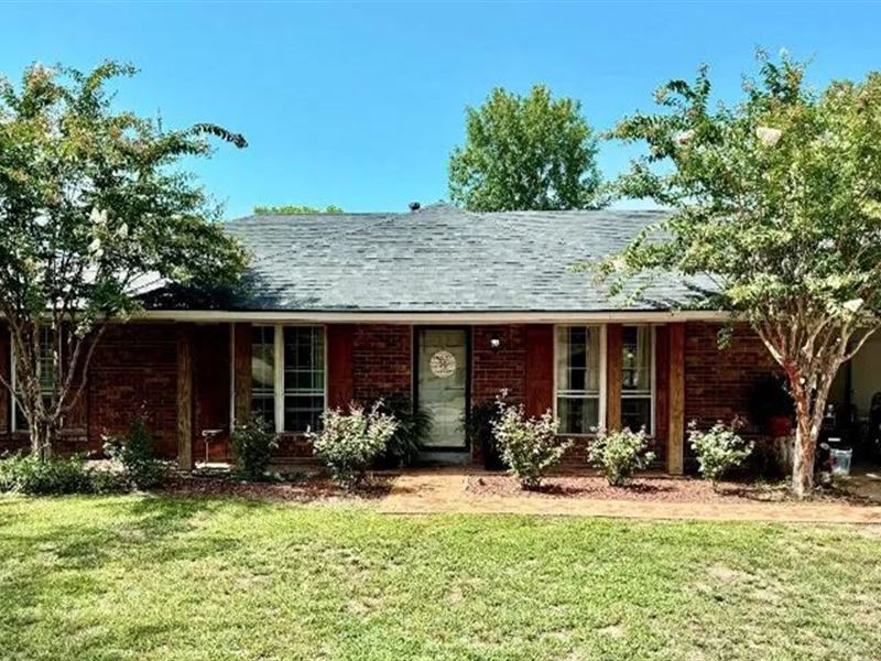 Home in Bolivar County At 1506 Bell : Cleveland : Bolivar County : Mississippi