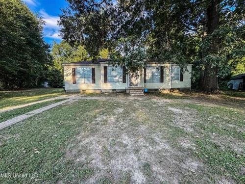 801 Eastwood Home on Large Corner : Natchez : Adams County : Mississippi