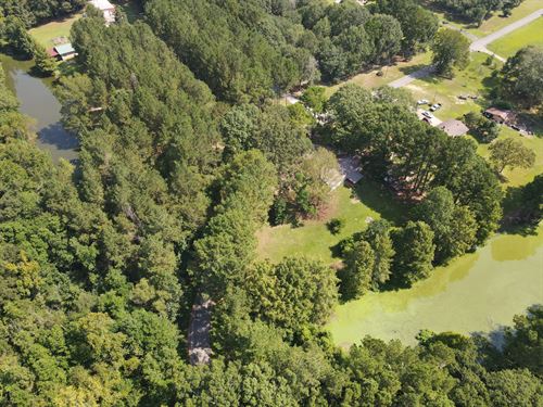 Waterfront Retreat On 1.7 Acres : Laurel : Jones County : Mississippi