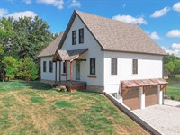 Beautiful Home on 5.75 Acres : Pittsfield : Pike County : Illinois