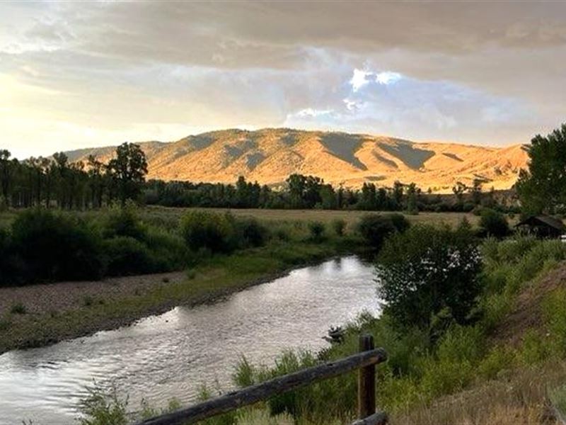 Laramie River Hideaway : Jelm : Albany County : Wyoming
