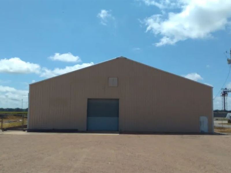 2.2 Acres with An Industrial Wareho : Indianola : Sunflower County : Mississippi