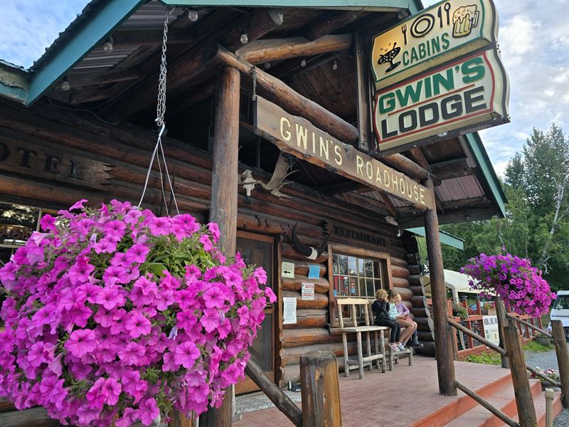 Gwin's Lodge and Roadhouse : Cooper Landing : Kenai Peninsula Borough : Alaska