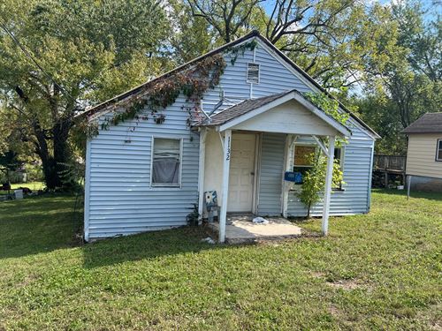 2 Bedroom 1 Bath Investment Opportu : Mountain Grove : Wright County : Missouri