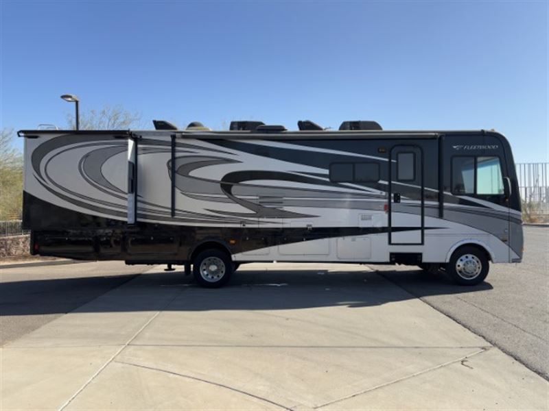 2012 Fleetwood RV : Palm Springs : Riverside County : California