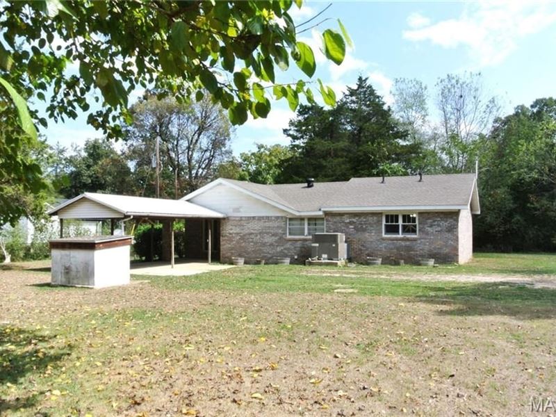3-Bed Brick Home for Sale in Poplar : Poplar Bluff : Butler County : Missouri