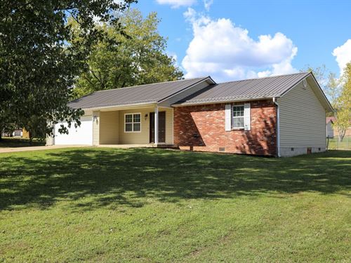 Renovated 3-Bed, 2-Bath Home on 1 : Poplar Bluff : Butler County : Missouri