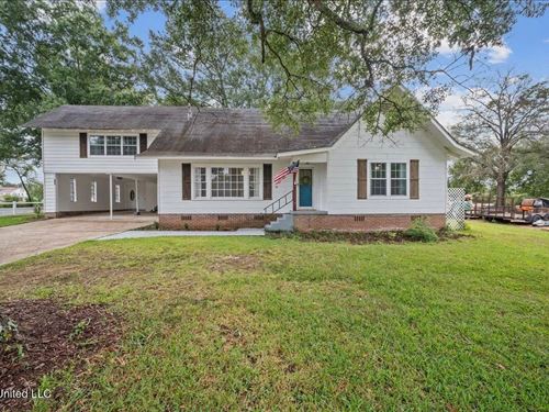 Updated 3 Bedroom Home For Sale : Summit : Pike County : Mississippi