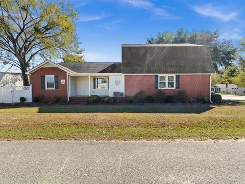 Spacious Brick Home On.11 Acre Cor : Beulaville : Duplin County : North Carolina