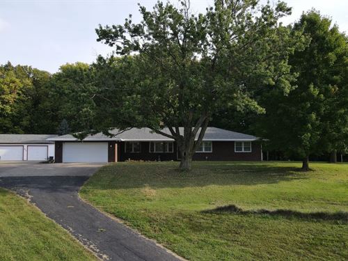 Beautiful Brick Home on 19 Acres : Saint Joseph : Buchanan County : Missouri