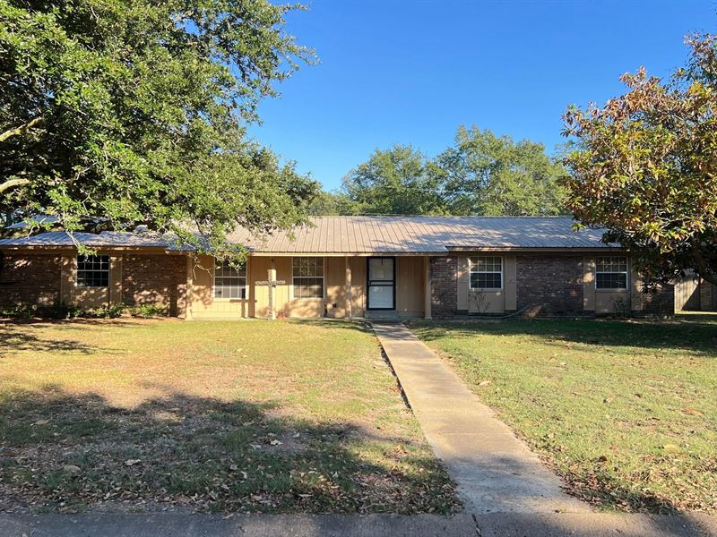 Home in Bolivar County At 701 Ninth : Cleveland : Bolivar County : Mississippi