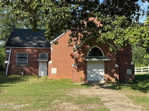 Furnished Brick Church Property : McComb : Pike County : Mississippi
