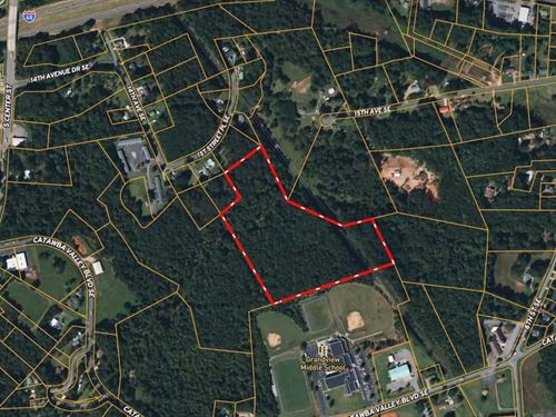 15.9Ac, 1539 1st Street Place : Hickory : Catawba County : North Carolina