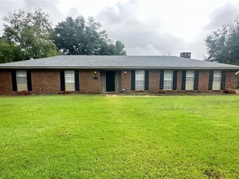 Home in Bolivar County At 1511 Deer : Cleveland : Bolivar County : Mississippi