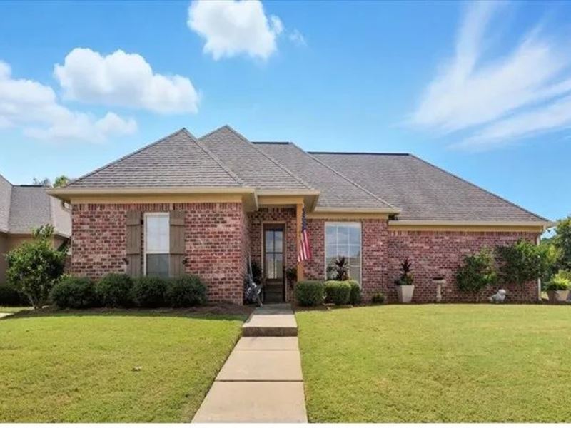 Home in Madison County At 107 Marti : Madison : Madison County : Mississippi