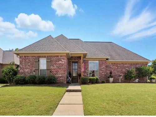 Home in Madison County at 107 Marti : Madison : Mississippi