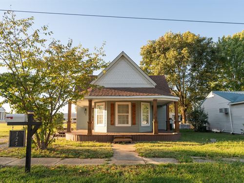 3-Bedroom Craftsman-Style Cottage : Dexter : Stoddard County : Missouri