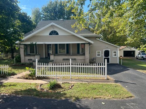 Charming Home Across From Ash Grove : Ash Grove : Greene County : Missouri