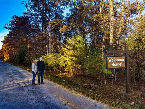 Wooded Lot in Lake Tansi with Power : Crossville : Cumberland County : Tennessee