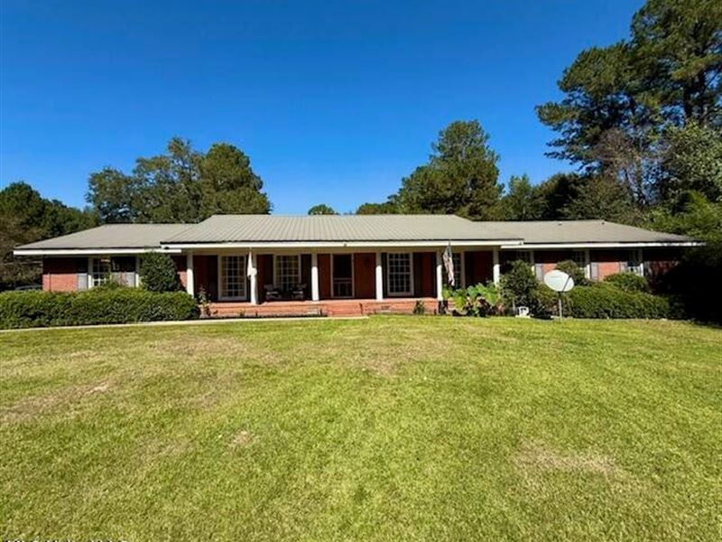 Spacious Family Oasis : Magee : Simpson County : Mississippi