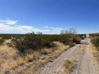 Outstanding 10.001-Acre Sierra : Sierra Blanca : Hudspeth County : Texas