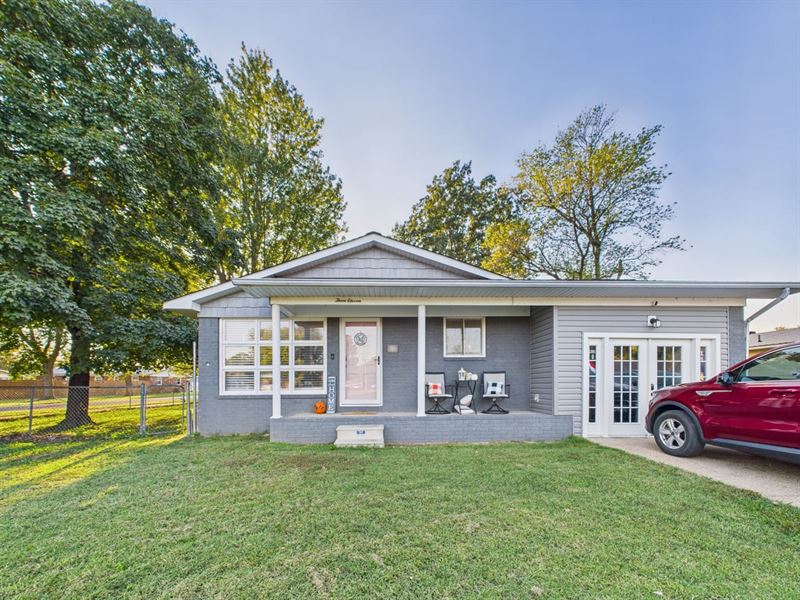 3-Bed 2-Bath Home for Sale in Berni : Bernie : Stoddard County : Missouri