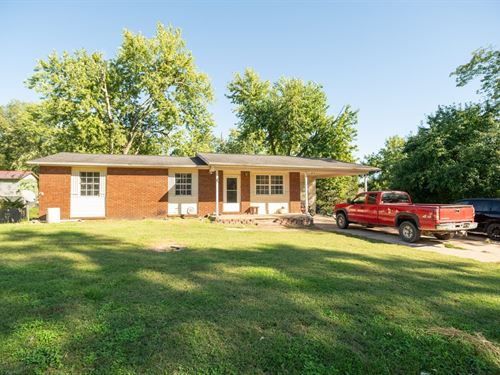 3-Bed Home on Two Spacious Lots : Dexter : Stoddard County : Missouri