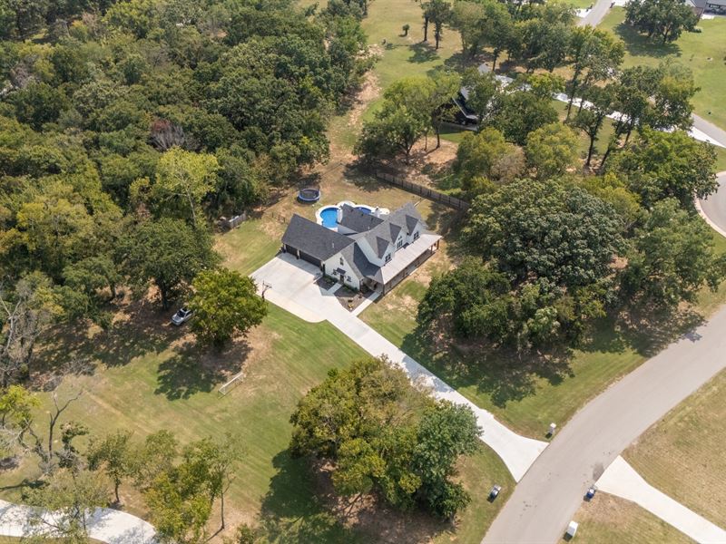 Pryor, Oklahoma Luxury Farmhouse : Pryor : Mayes County : Oklahoma