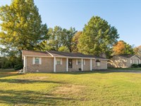 Spacious 4-Bed 3-Bath Brick Home Fo : Dexter : Stoddard County : Missouri