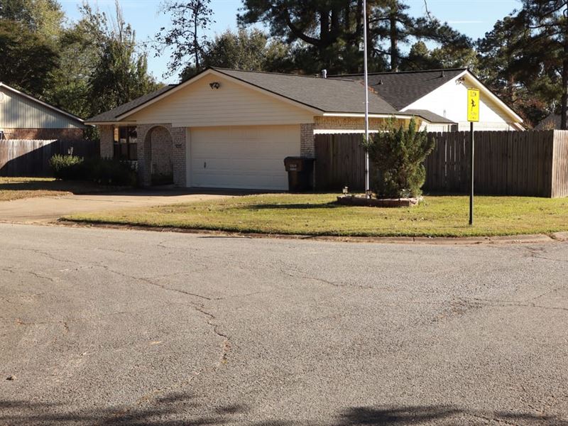 3 Bed 2 Bath Home in Idabel, Comfo : Idabel : McCurtain County : Oklahoma