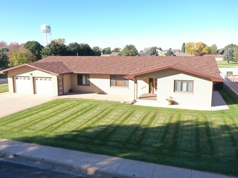 827 Grant St : Imperial : Chase County : Nebraska