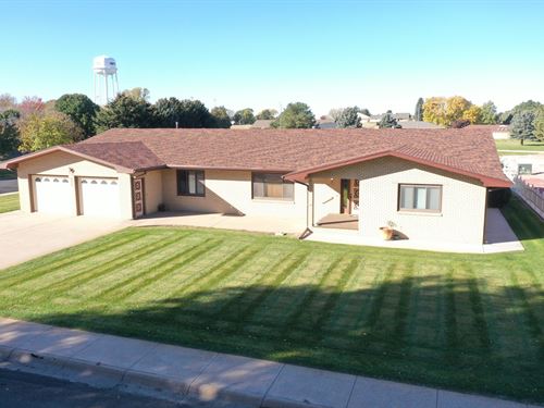 827 Grant St : Imperial : Chase County : Nebraska