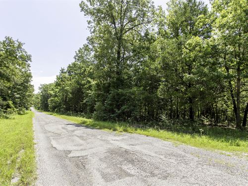 Lot with Utilities Between 2 Lakes : Horseshoe Bend : Izard County : Arkansas