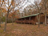 Beautiful Country Log Home in Green : Greenville : Wayne County : Missouri