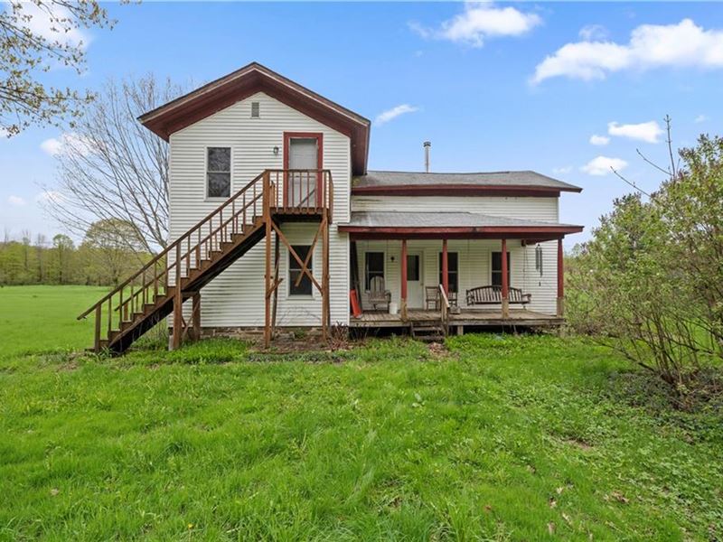 Handyman Farmhouse : Lacona : Oswego County : New York