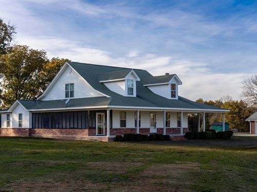 Old Airport 2 : Paris : Logan County : Arkansas