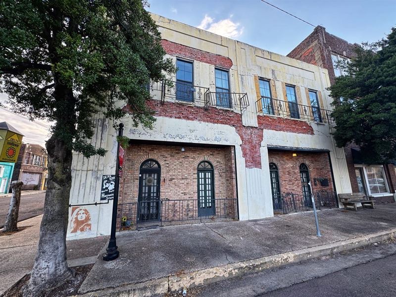 Iconic Delta Avenue Corner Property : Clarksdale : Coahoma County : Mississippi
