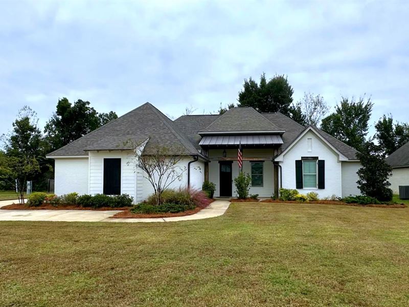 Home in Madison County at 130 Coven : Canton : Madison County : Mississippi