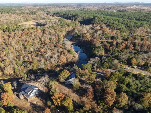 Creek-Front Cabin on 2.47 Acres : Smithville : McCurtain County : Oklahoma