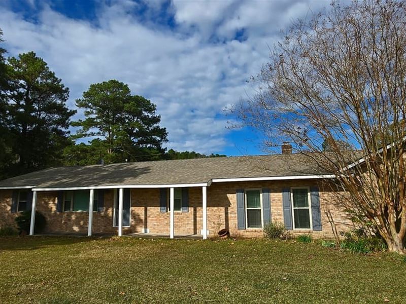 Life on The Farm : Columbia : Marion County : Mississippi