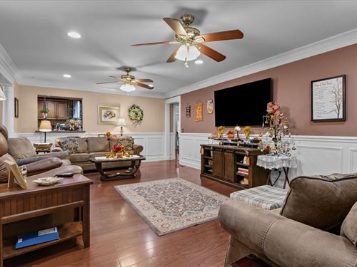 Crestview Drive : Dickson : Tennessee