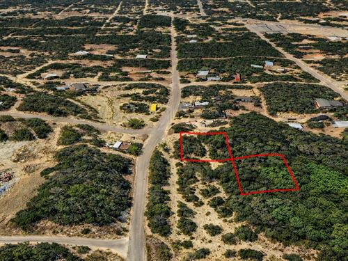 .42 Acre Wooded, Unique Lot Line : Lakehills : Bandera County : Texas